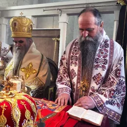 Митрополит Амфилохије и Епископ Јоаникије служили Литургију у манастиру Мајсторовина