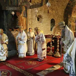 Литургија у Пећкој Патријаршији
