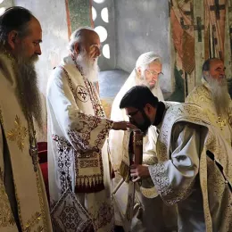 Литургија у Пећкој Патријаршији