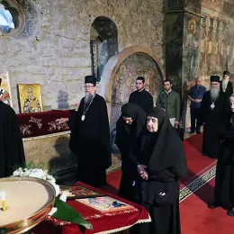 Литургија у Пећкој Патријаршији