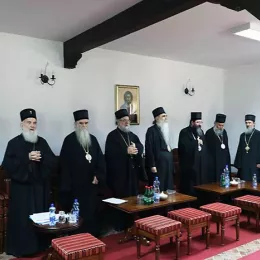 Литургија у Пећкој Патријаршији