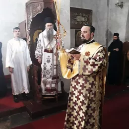 Епископ Јоаникије на Велики четвртак служио у Ђурђевим Ступовима