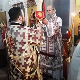 Епископ Јоаникије на Велики четвртак служио у Ђурђевим Ступовима