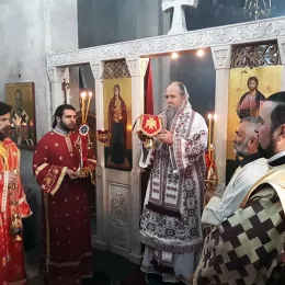 Епископ Јоаникије на Велики четвртак служио у Ђурђевим Ступовима