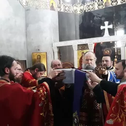 Света Тајна Јелеосвећења служена у Ђурђевим Ступовима