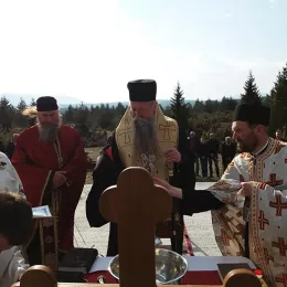 Освештан камен темељац за храм Светог апостола и јеванђелисте Луке