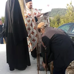 Освештан камен темељац за храм Светог апостола и јеванђелисте Луке