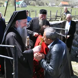 Епископ Јоаникије посјетио храм Светог Георгија у Дубровском