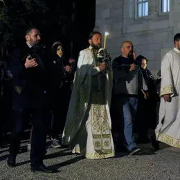 Васкрсење Господње прослављено литургијски у Саборном храму у Никшићу