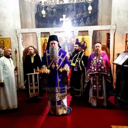 Епископ Јоаникије служио Литургију пређеосвећених дарова у Ђурђевим Ступовима