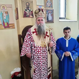 Епископ Јоаникије: Крст Христов постао је знак не само Његовог распећа, него и побједе над смрћу