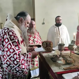 Епископ Јоаникије: Крст Христов постао је знак не само Његовог распећа, него и побједе над смрћу