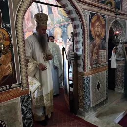 Владика Јоаникије богослужио у цркви Светог Николе у Улцињу