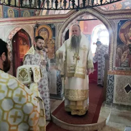 Владика Јоаникије богослужио у цркви Светог Николе у Улцињу