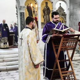 Епископ Јоаникије на Велику сриједу служио Литургију пређеосвећених Дарова у никшићкој Саборној цркви 