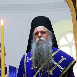Владика Јоаникије на годишњем помену оцу Момчилу Кривокапићу