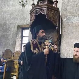 Епископ Методије служио вечерњу са изношењем Плаштанице у манастиру Ђурђеви Ступови