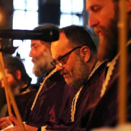 У Саборном храму у Никшићу на Велики петак служена вечерња служба са изношењем Плаштанице