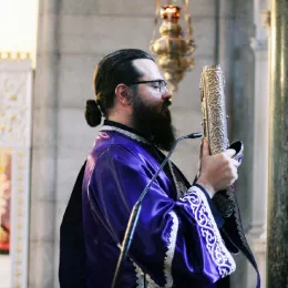 У Саборном храму у Никшићу на Велики петак служена вечерња служба са изношењем Плаштанице