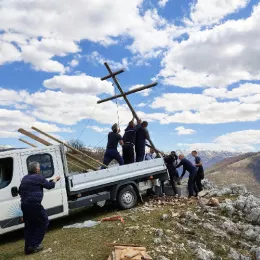 У Пиви постављено крсно знамење 