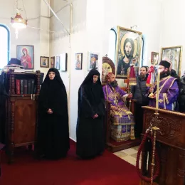 Владика Методије у Ћириловцу служио пређеосвећену Литургију са четрдесетодневним поменом оцу Јоилу Булатовићу