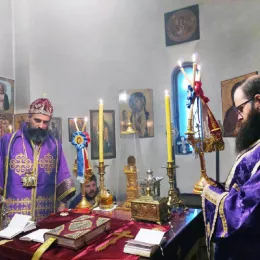 Владика Методије у Ћириловцу служио пређеосвећену Литургију са четрдесетодневним поменом оцу Јоилу Булатовићу
