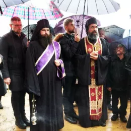 Владика Методије у Ћириловцу служио пређеосвећену Литургију са четрдесетодневним поменом оцу Јоилу Булатовићу