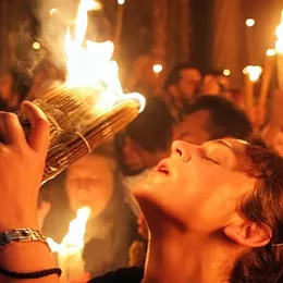 Сишао Благодатни огањ Господњи!