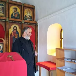 Оскрнављена црква Светог Луке у Рубежима