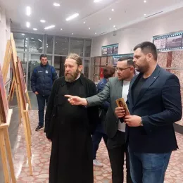 „Огледало и загонетка“