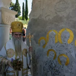 У манастиру Дајбабе освештано спомен обиљежје Царским страстотерпцима Романовима