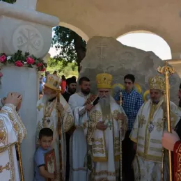 У манастиру Дајбабе освештано спомен обиљежје Царским страстотерпцима Романовима