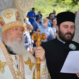 У манастиру Дајбабе освештано спомен обиљежје Царским страстотерпцима Романовима