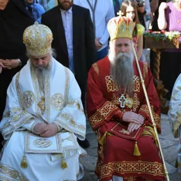 У манастиру Дајбабе освештано спомен обиљежје Царским страстотерпцима Романовима