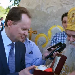 У манастиру Дајбабе освештано спомен обиљежје Царским страстотерпцима Романовима