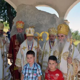 У манастиру Дајбабе освештано спомен обиљежје Царским страстотерпцима Романовима