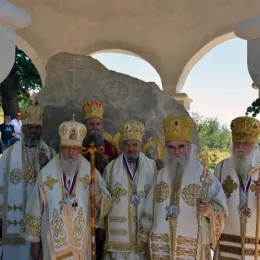 У манастиру Дајбабе освештано спомен обиљежје Царским страстотерпцима Романовима