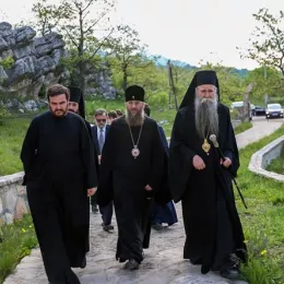 Митрополит Антоније и Епископ Јоаникије служили Литургију у Пивском манастиру