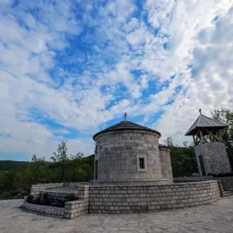 Митрополит Антоније и Епископ Јоаникије служили Литургију у Пивском манастиру