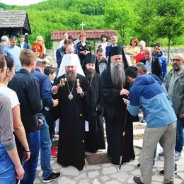 Митрополит Антоније и Епископ Јоаникије служили Литургију у Пивском манастиру