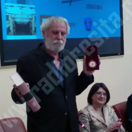 НА МЕЂУНАРОДНОМ ФЕСТИВАЛУ ПОЕЗИЈЕ У РУМУНИЈИ МИЛУТИН МИЋОВИЋ ДОБИО ГЛАВНУ НАГРАДУ