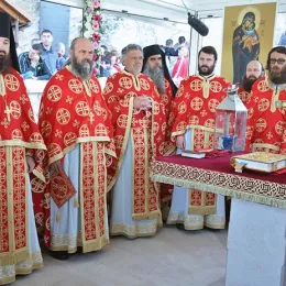 Празник Светог Василија свечано, саборно и молитвено прослављен у острошкој светињи