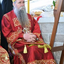 Празник Светог Василија свечано, саборно и молитвено прослављен у острошкој светињи