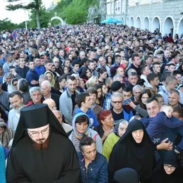 Празник Светог Василија свечано, саборно и молитвено прослављен у острошкој светињи
