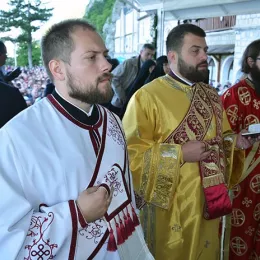 Празник Светог Василија свечано, саборно и молитвено прослављен у острошкој светињи