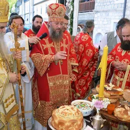 Празник Светог Василија свечано, саборно и молитвено прослављен у острошкој светињи