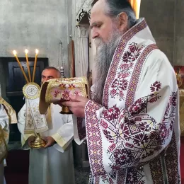 Епископ Јоаникије богослужио је на Томину недјељу у манастиру Ђурђеви Ступови