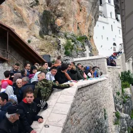 Свети Василије прослављен у острошкој светињи