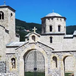 Јеромонах Рафаило (Бољевић) богослужио у манастиру Ђурђеви Ступови