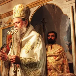 Епископ Јоаникије у манастиру Добриловини